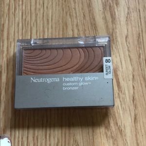 Neutrogena healthy skin custom glow bronzer!